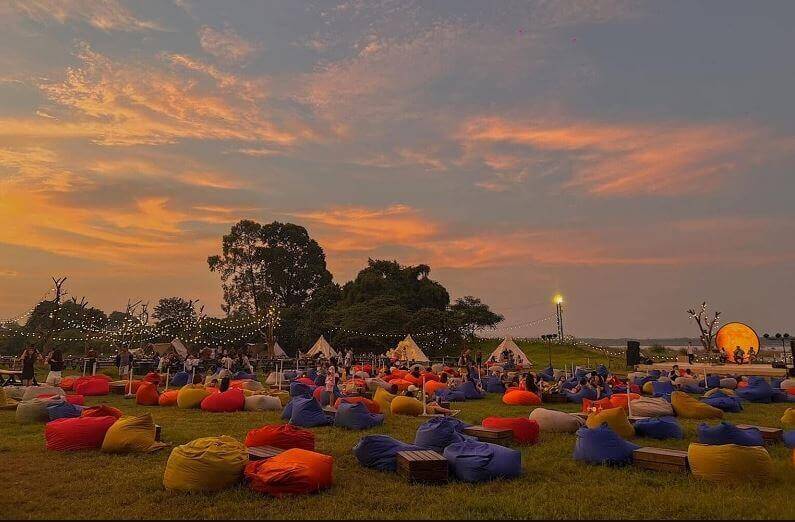 Bãi đá sông Hồng - điểm chụp ảnh, cắm trại HOT ở Hà Nội