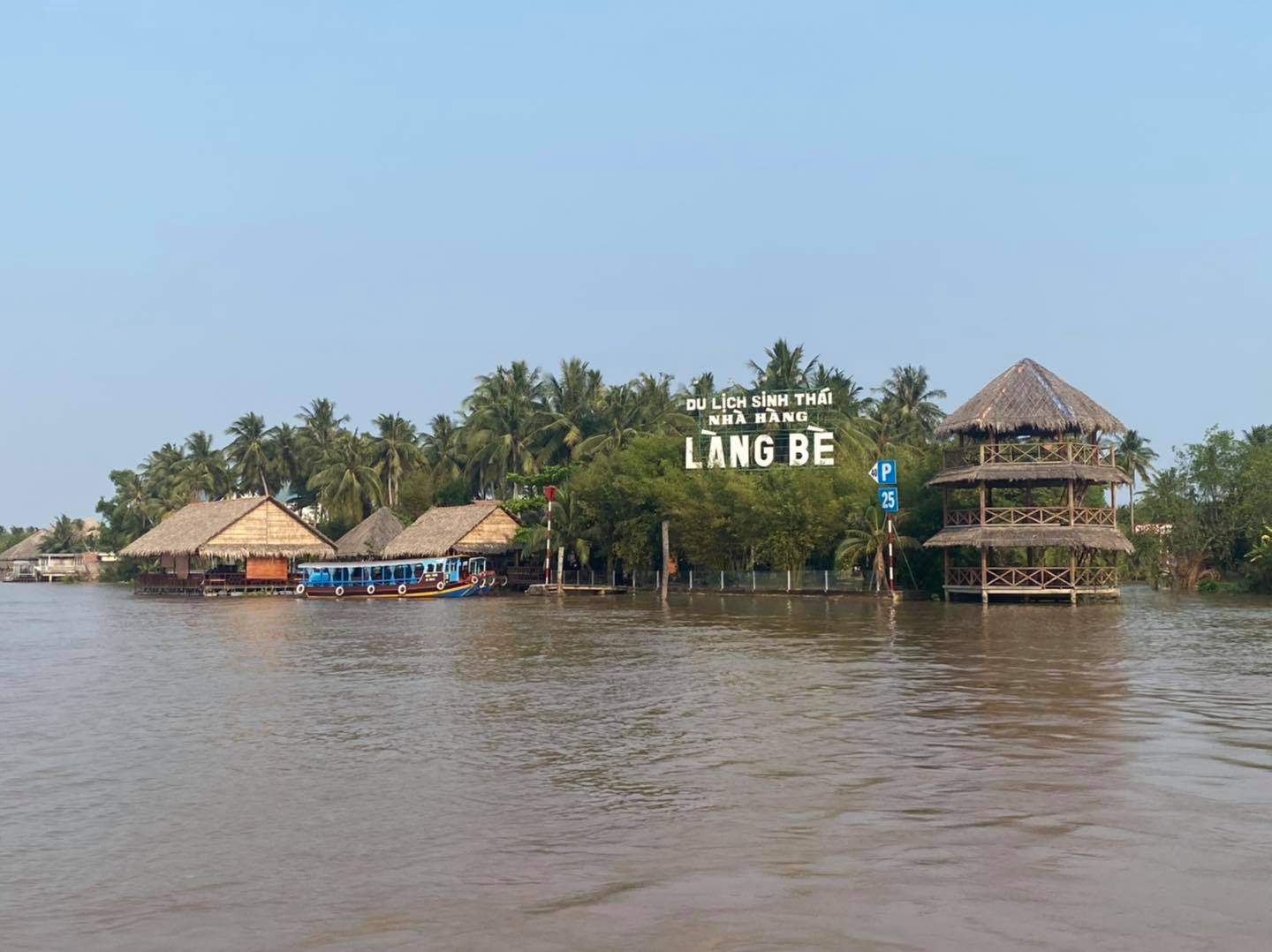 Khu du lịch làng Bè