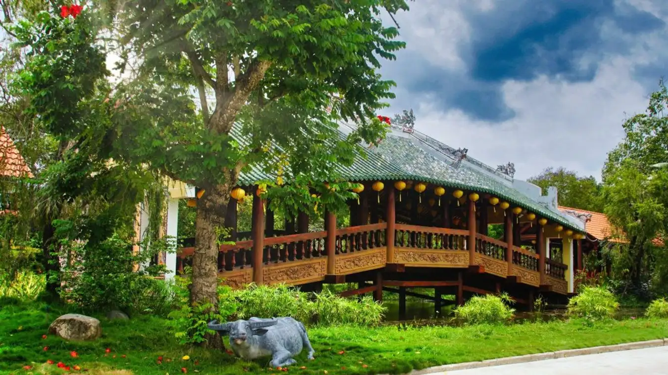 Cầu ngói Thanh Toàn của xứ Huế mộng mơ.