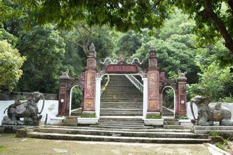 Đường lên Bát Cảnh Sơn