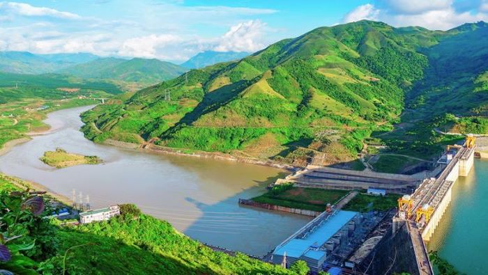Hồ Tiền Phong - vẻ đẹp hoang sơ của núi rừng Tây Bắc