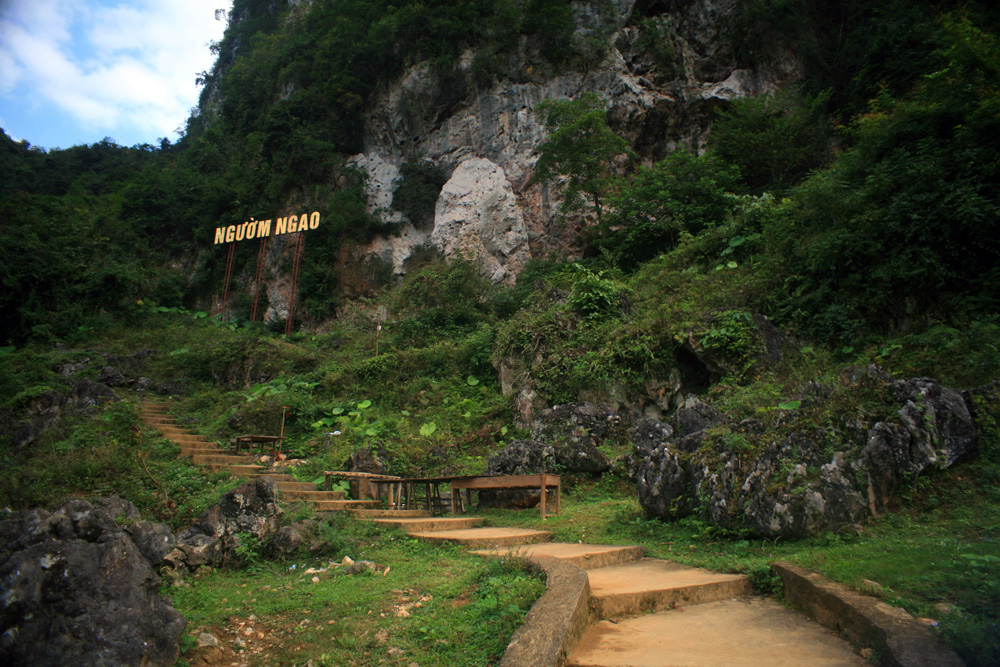 Động Ngườm Ngao