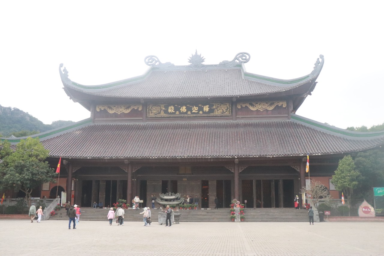 CHÙA BÁI ĐÍNH – CHỐN LINH THIÊNG  NÍU CHÂN DU KHÁCH
