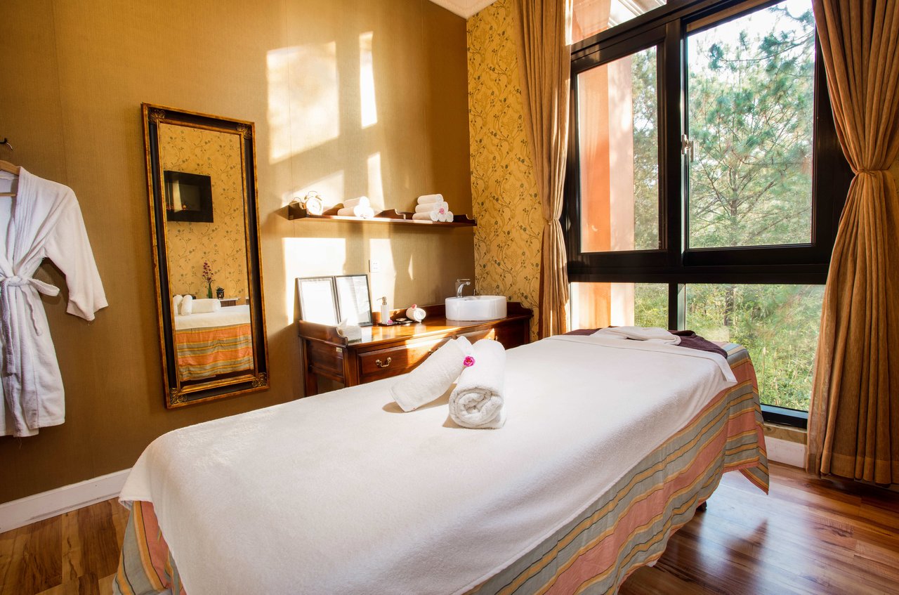 Đà Lạt Edensee Lake Resort & Spa