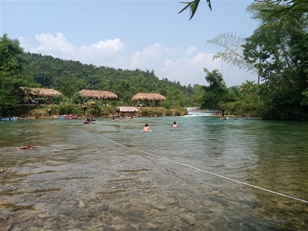 Suối Nặm Thoong .