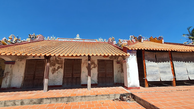 Miếu Xóm Bánh