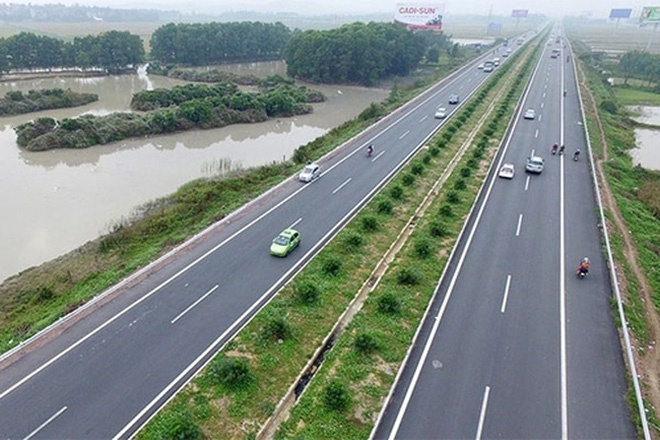 Những mảng màu đẹp như tranh hai bên cao tốc 12.000 tỷ đồng