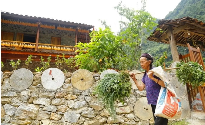 Làng đá Khuổi Ky luôn mang nét đẹp truyền thống và bình dị.