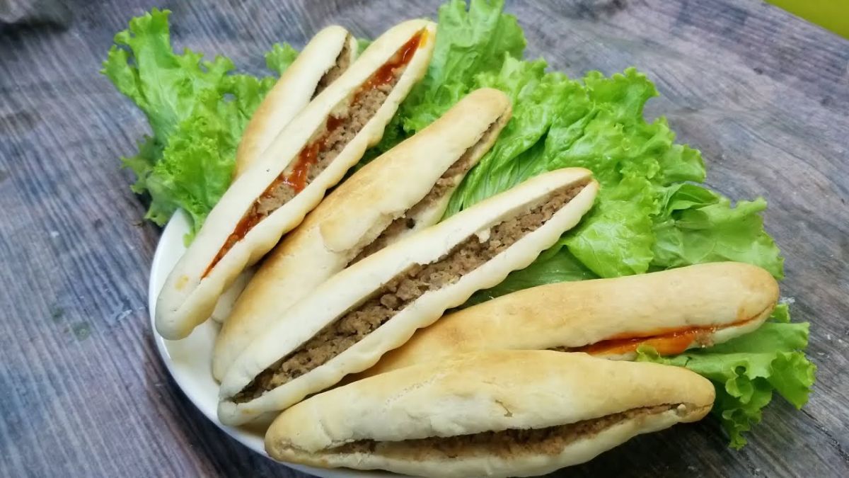"Ai bánh mì cay không?"