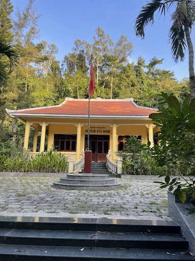Di tích lịch sử khu căn cứ Núi Dinh