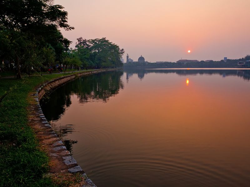 Hồ Vị Xuyên.