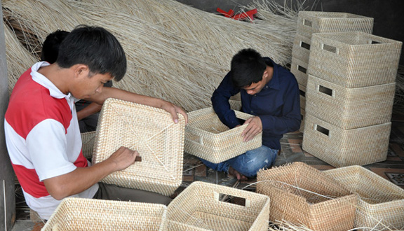 Những người thợ thủ công ở làng mây tre đan Ngọc Động.
