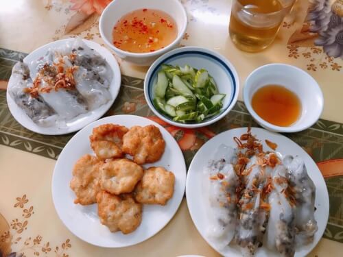 Ngon Ngất Ngây Với Bánh Cuốn Chả Mực Tại Quán Bà Yến Hạ Long