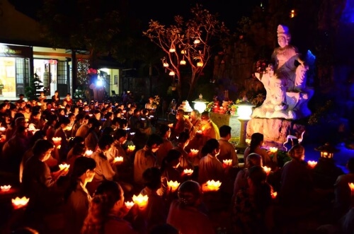 Paying homage to Avalokiteshvara Bodhisattva