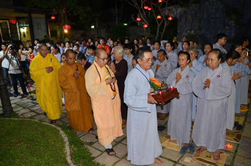 Paying homage to Avalokiteshvara Bodhisattva