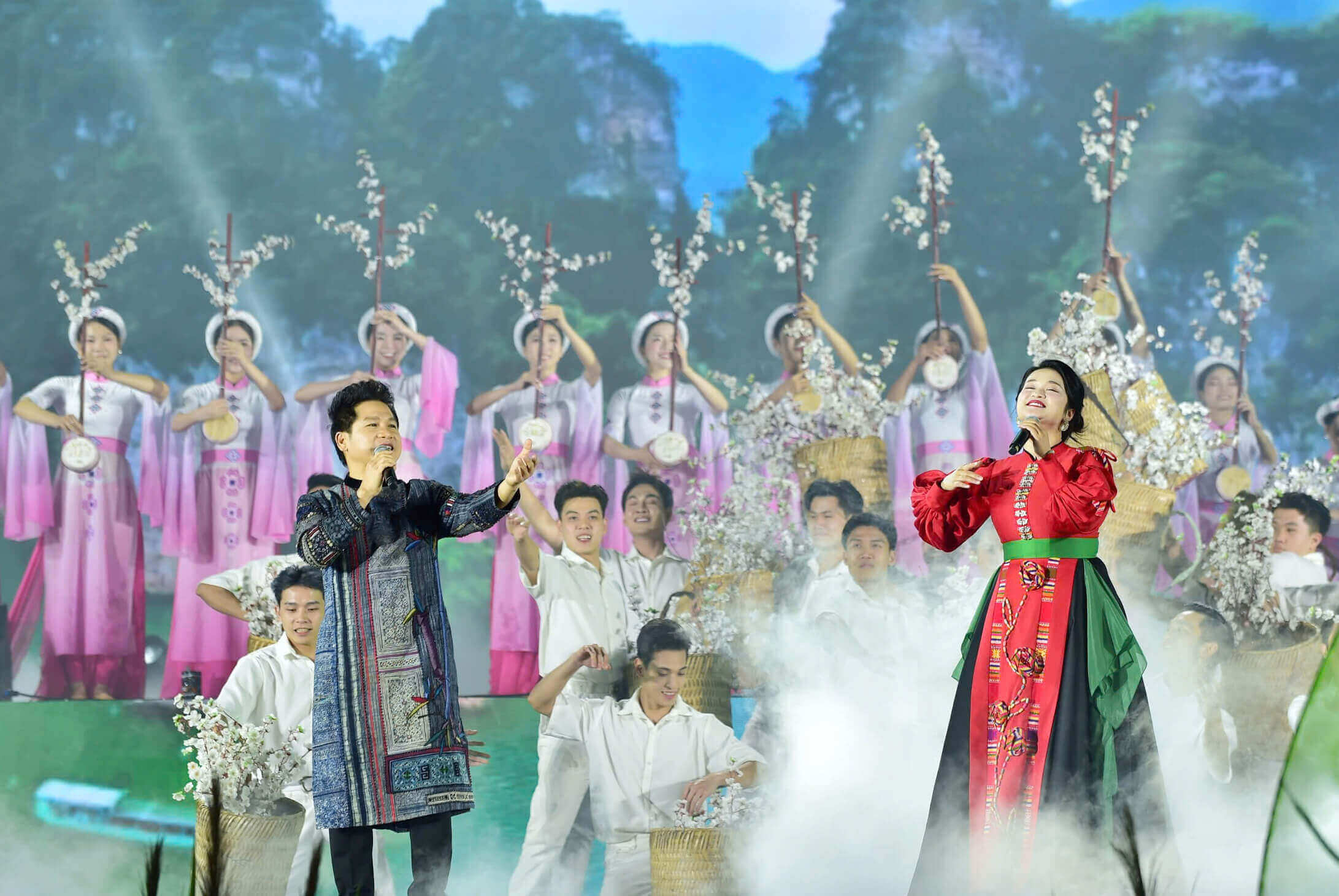Huong Na Hang的节2025年 - 纯白梨花季节