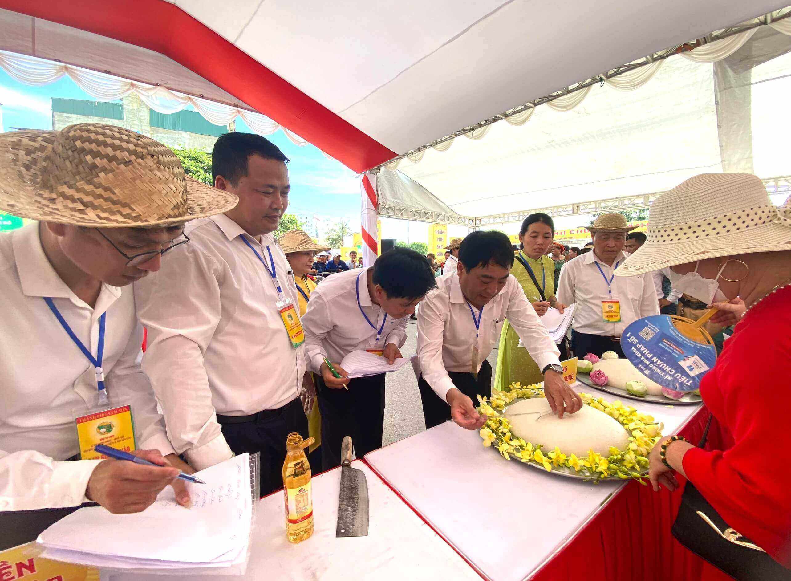 Banh Chung Festival、靴