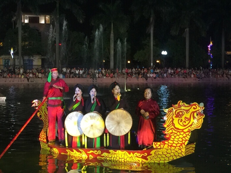 Chương trình Dân ca Quan họ trên thuyền