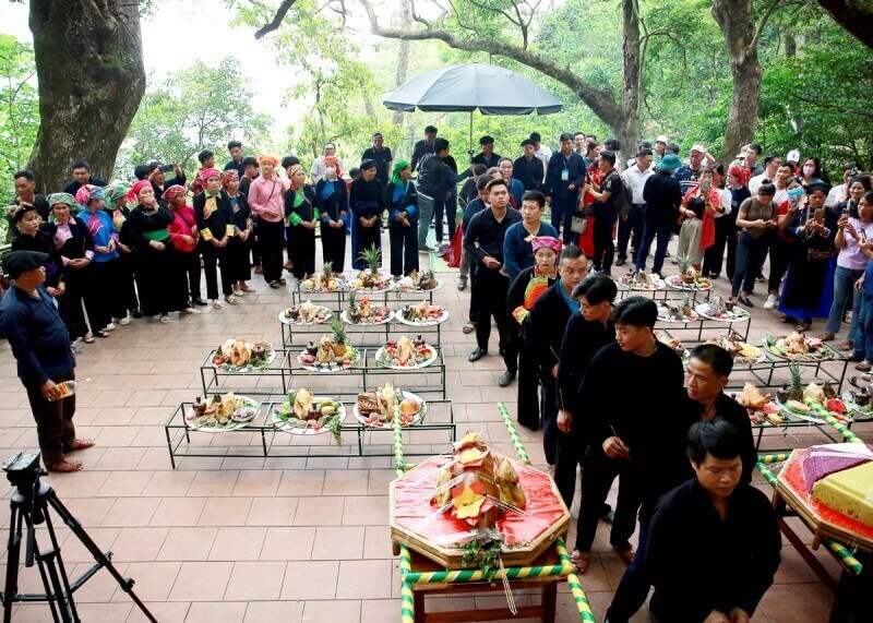 Festival of Luu Khau Khau shoulder in 2025