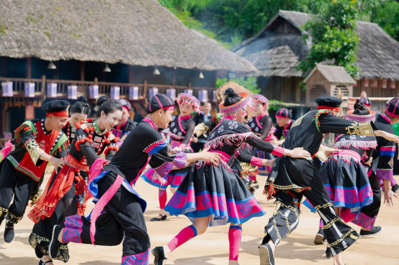 Lễ hội Xòe Bản Mây