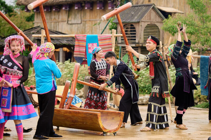Lễ hội Xòe Bản Mây