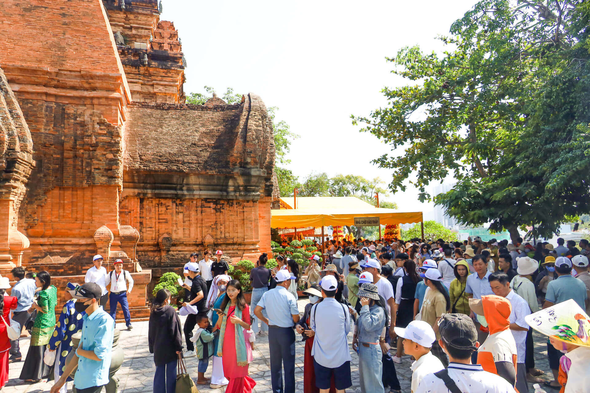 Lễ hội Tháp Bà Pônagar