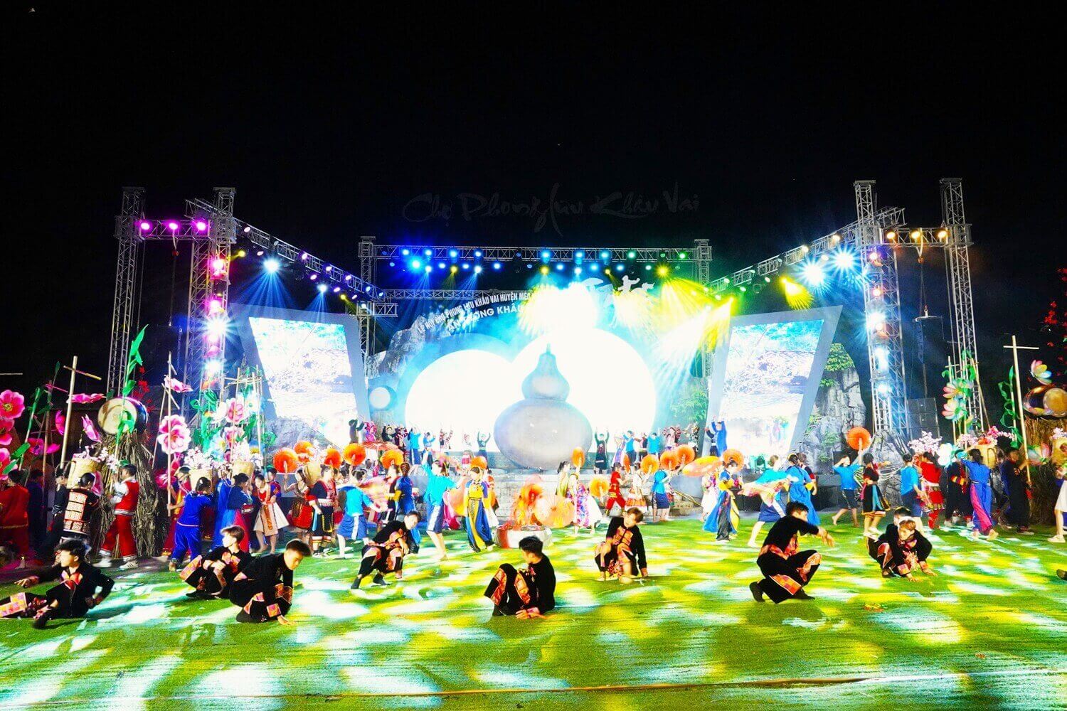 Festival of Luu Khau Khau shoulder in 2025