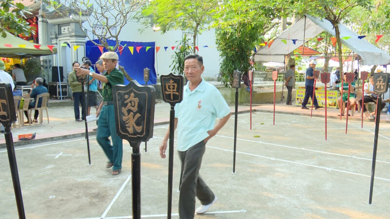 Traditional festival of Con Giang temple