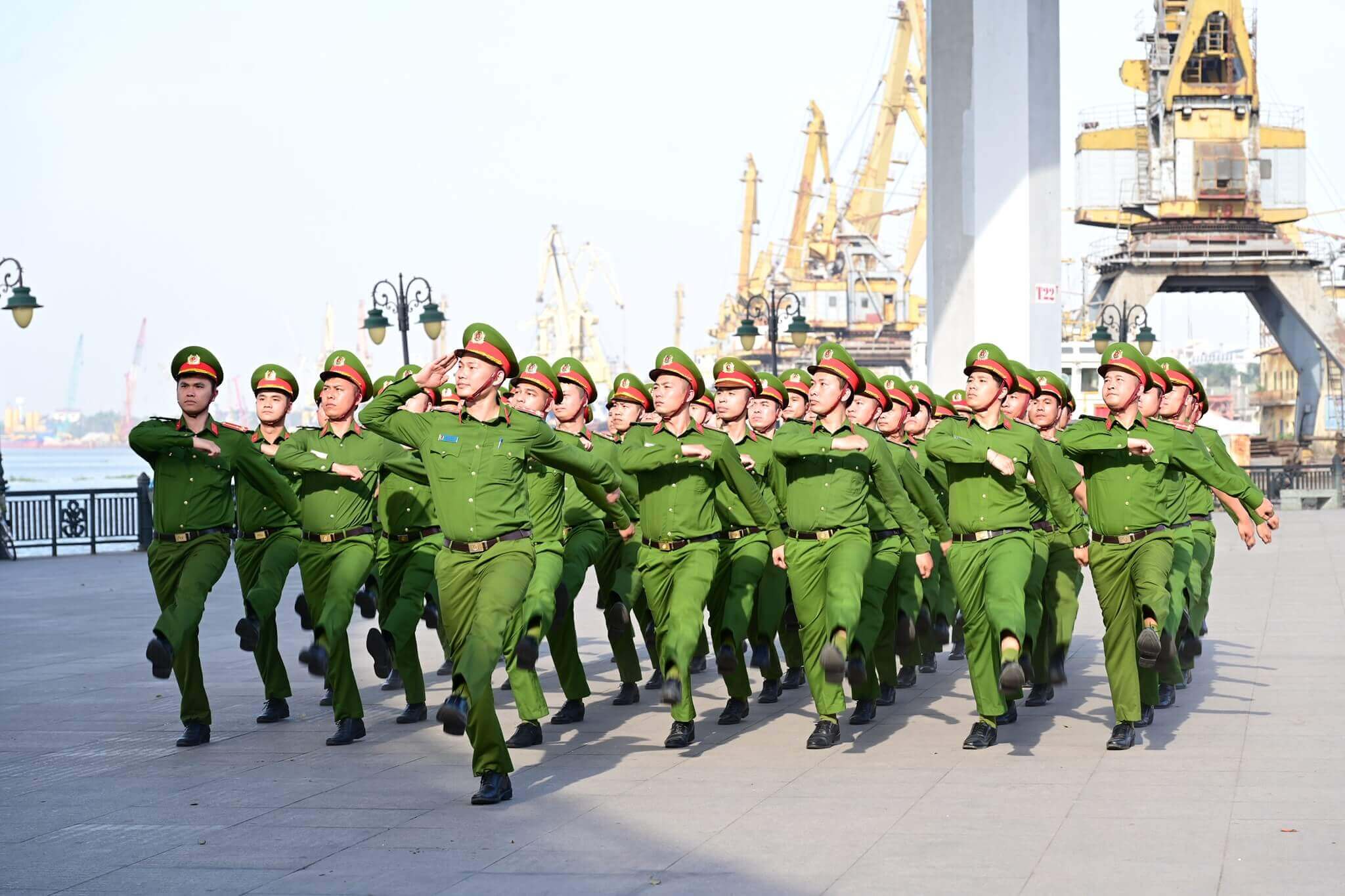 Diễu hành kỷ niệm 70 năm ngày giải phóng Thành phố cảng Hải Phòng