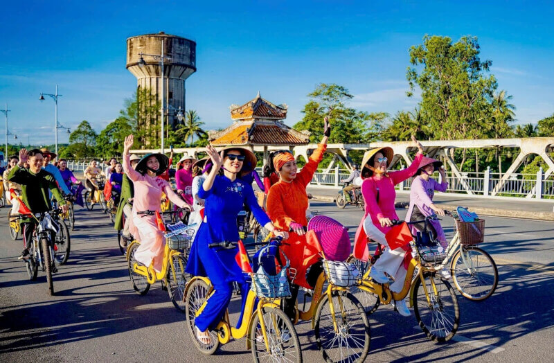 Tuần lễ Áo dài cộng đồng 2025