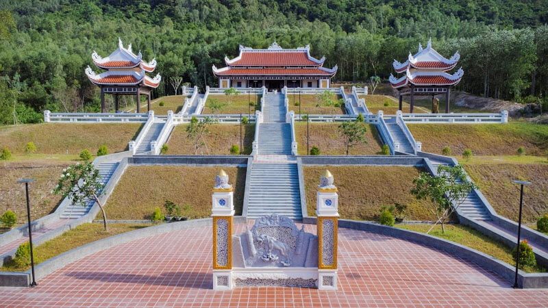 Từ đường Võ Văn Dũng và Đền thờ  Đại Tư Đồ Võ Văn Dũng.