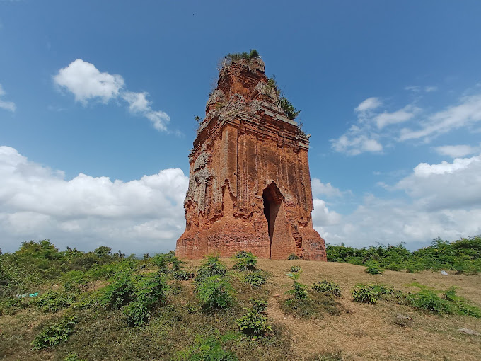 Tháp Phú Lốc (Tháp Vàng)