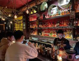 Đêm Hà Nội Rực Rỡ Hơn Khi Ghé Prague Pub Hàng Buồm