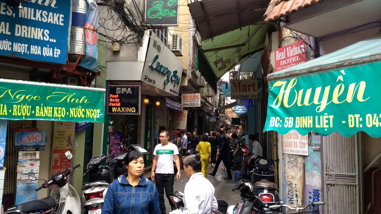 Đắm Chìm Trong Hương Vị Hà Nội Với Các Món Ngon Tại Ngõ Trung Yên