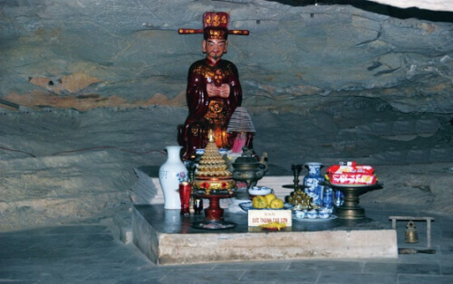 Chuyến Hành Trình Về Với Cội Nguồn Tại Đền Láo Ninh Bình