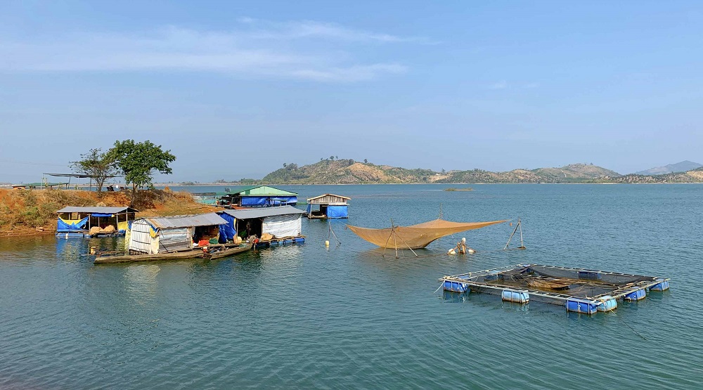 Làng chài Sê San