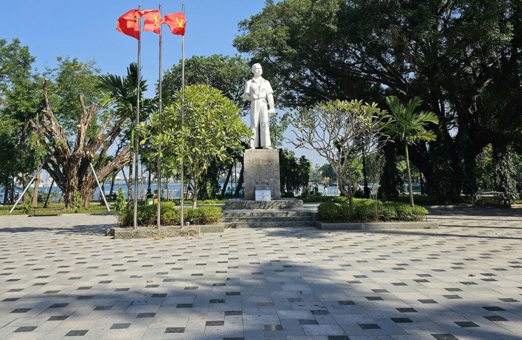 Công Viên Lý Tự Trọng: Chốn Trốn Nắng Và Thư Giãn Cuối Tuần