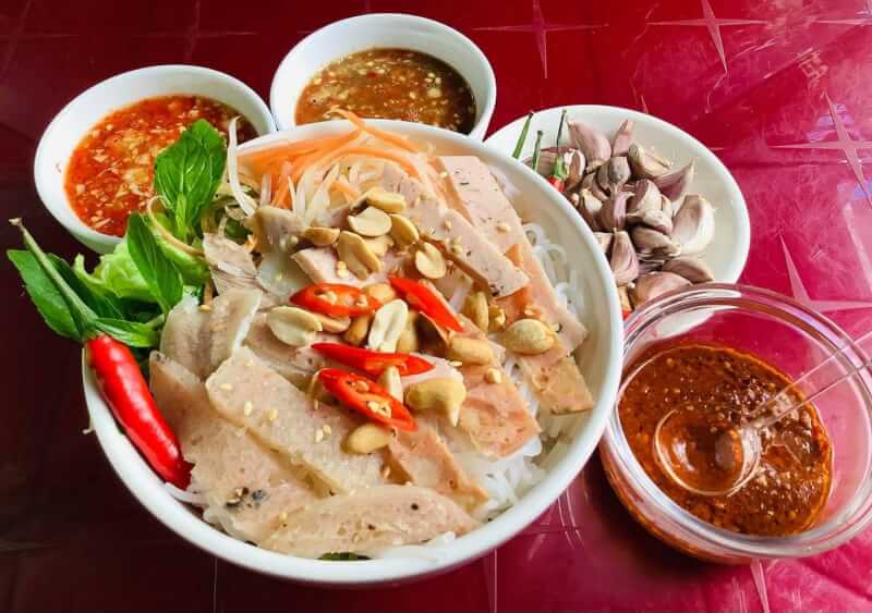 Gợi Ý Ăn Sáng Tại Huế: Quán Bún Mắm Nêm Mệ Thảo Đậm Đà Hương Vị