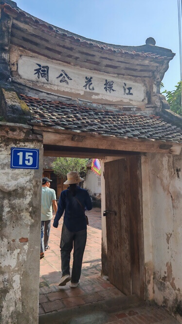 Hoa Giang Van Minh - Porcelain Porcelain on the Foreign Affairs Front