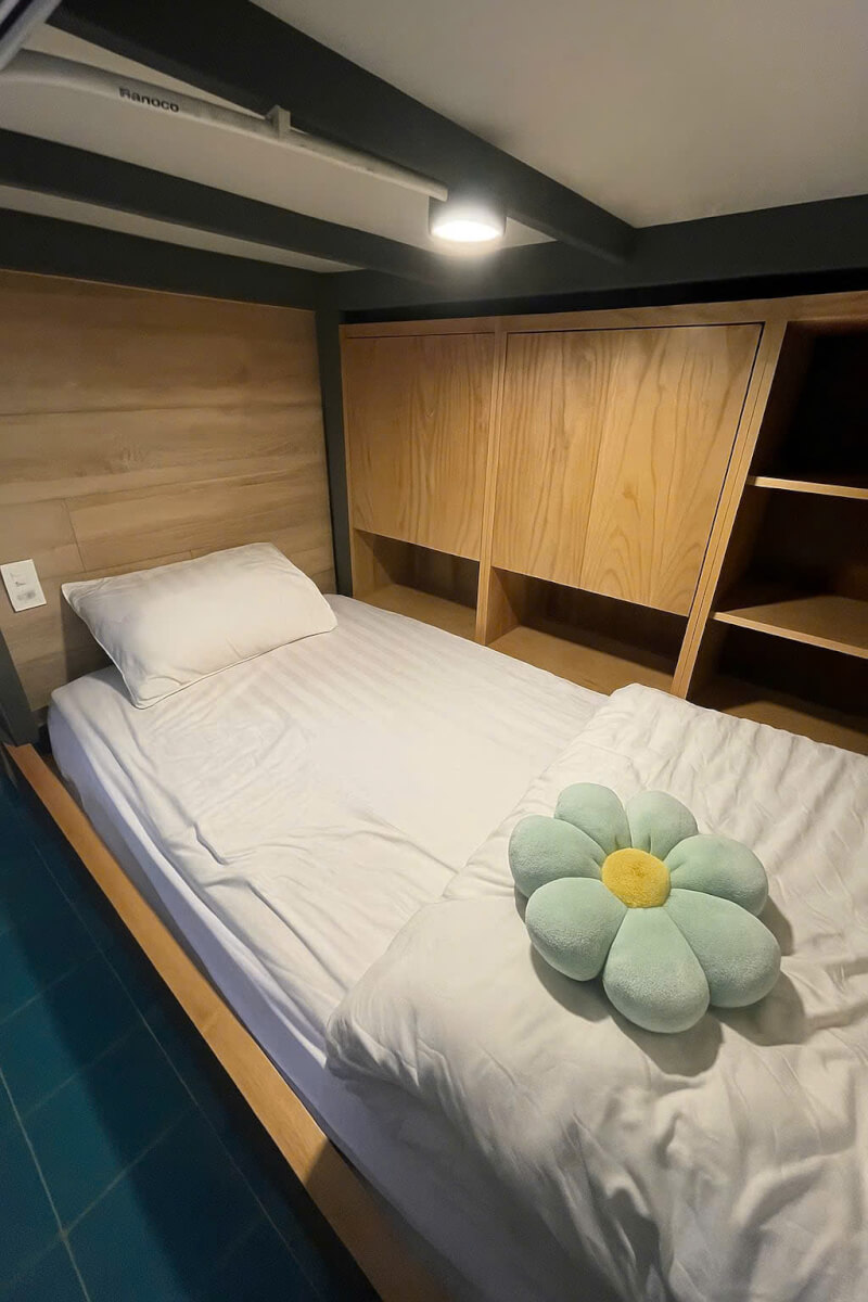 DORM ROOM
