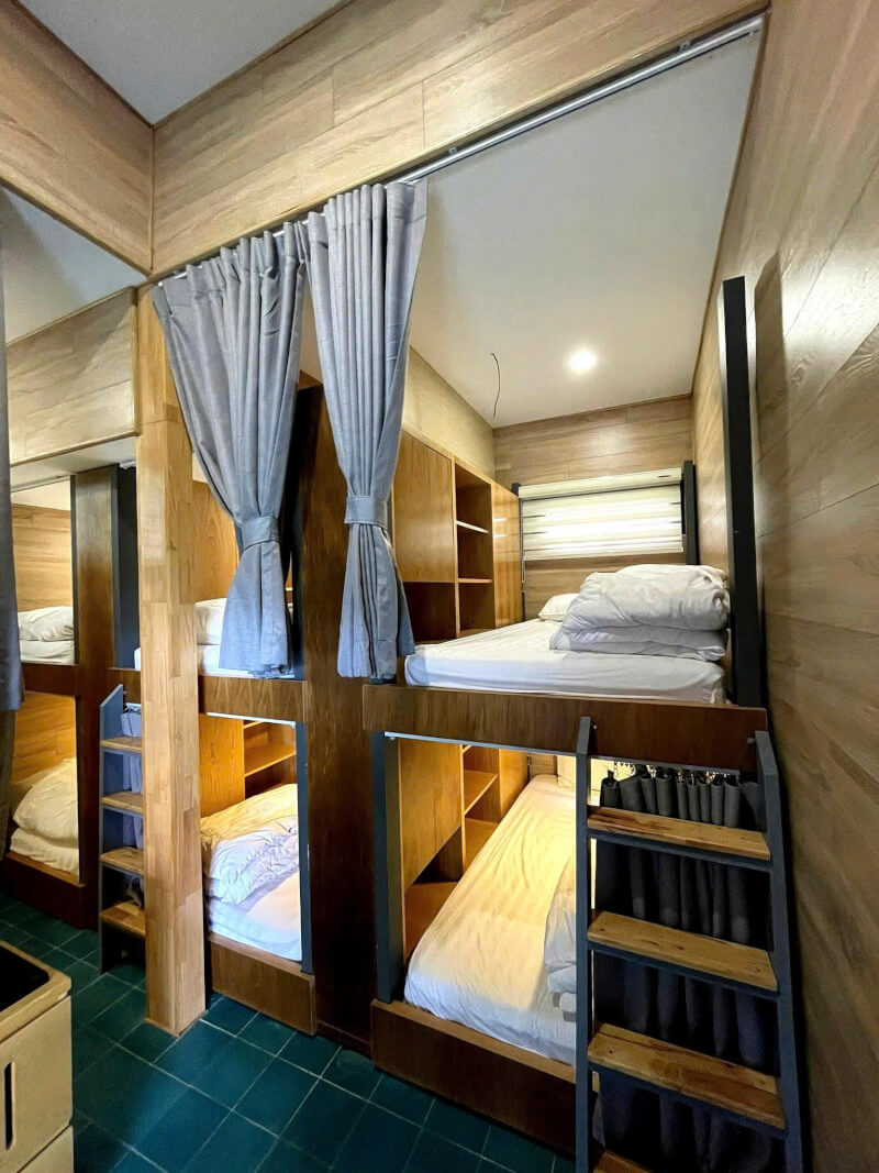 DORM ROOM