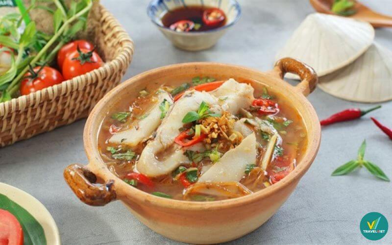 Cá tầm nấu măng
