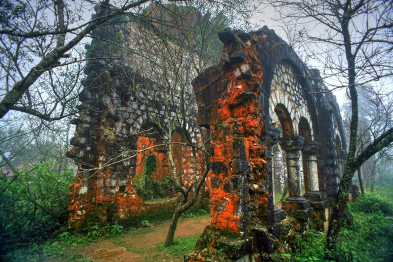 Viếng thăm tu viện cổ Tả Phìn